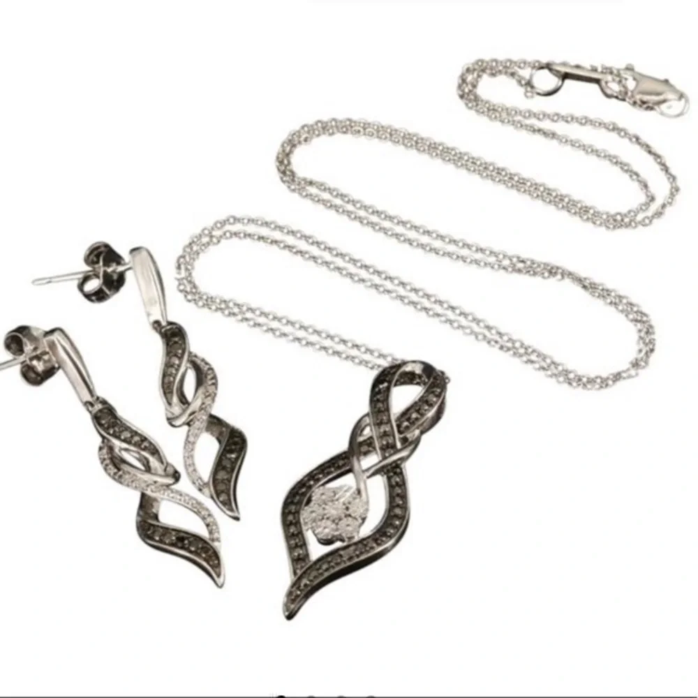 JWBR Diamond pendant & earring set